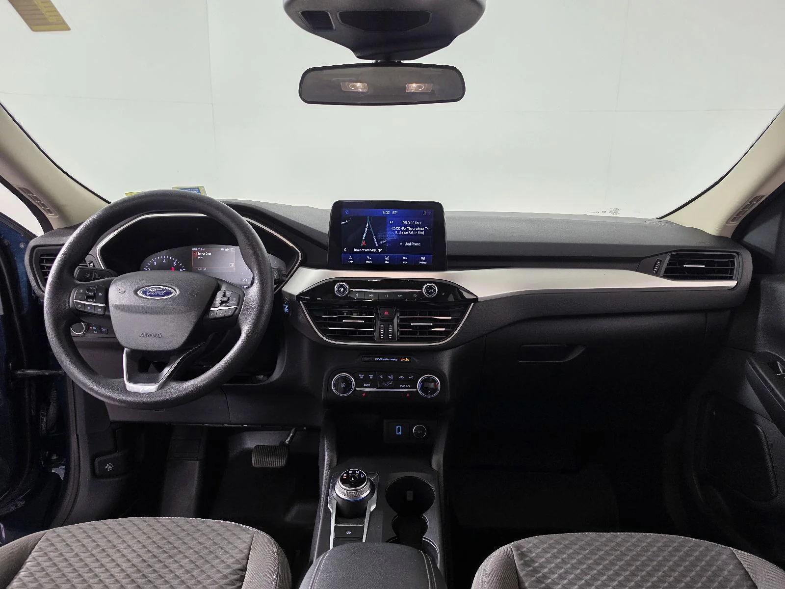 Used 2020 Dark Ford SE image 3