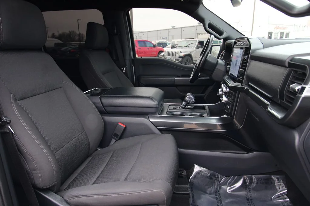 Used 2022  Ford XLT image 9