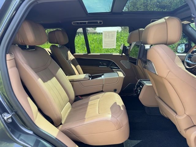 Used 2024 Carpathian Gray Premium Metallic Land Rover Autobiography image 17