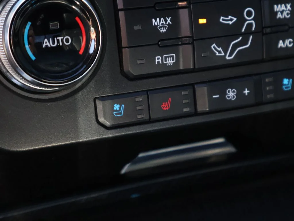Used 2021 Black Metallic Ford Platinum image 40
