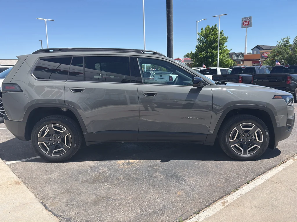 New 2026 Sting-Gray Clear-Coat Exterior Paint Jeep Limited image 5