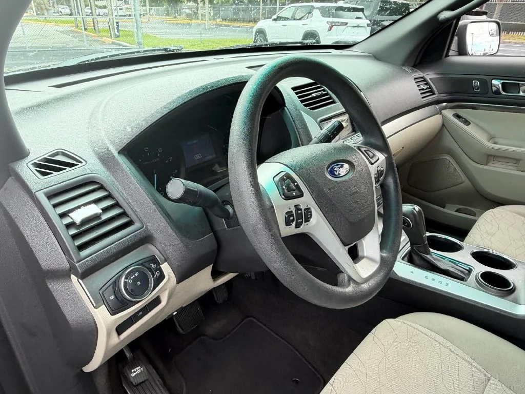 Used 2012 Blue Ford Base image 10
