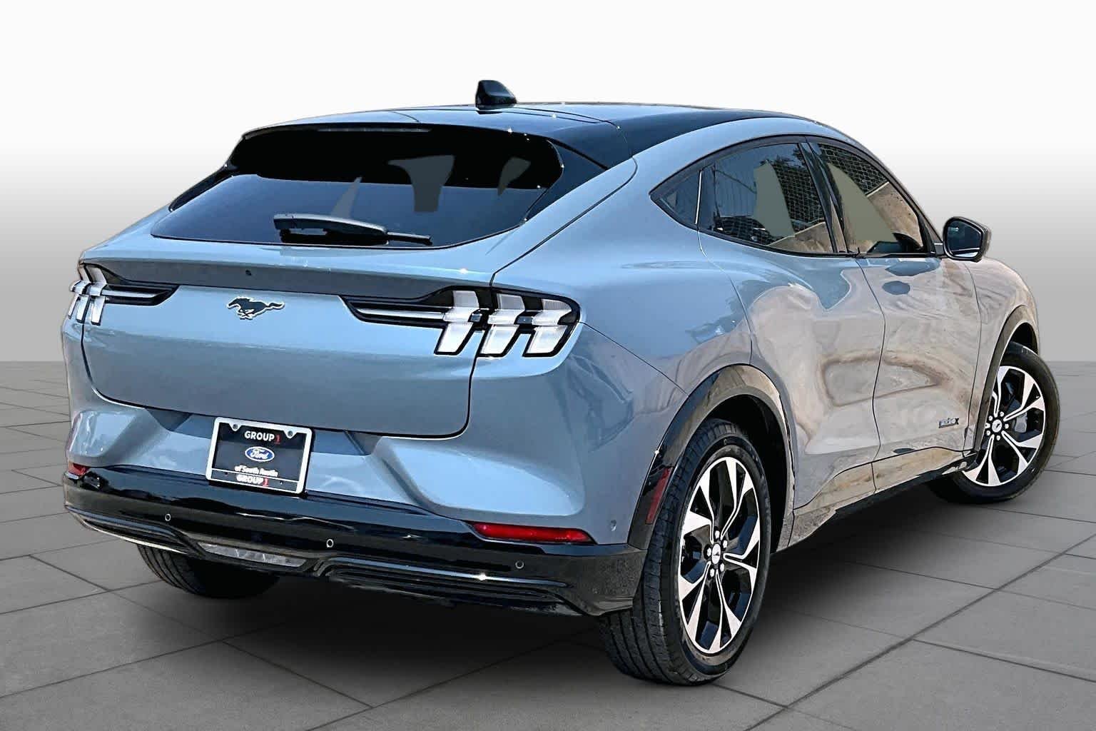 Certified Used 2023 Vapor Blue Metallic Ford Premium image 15