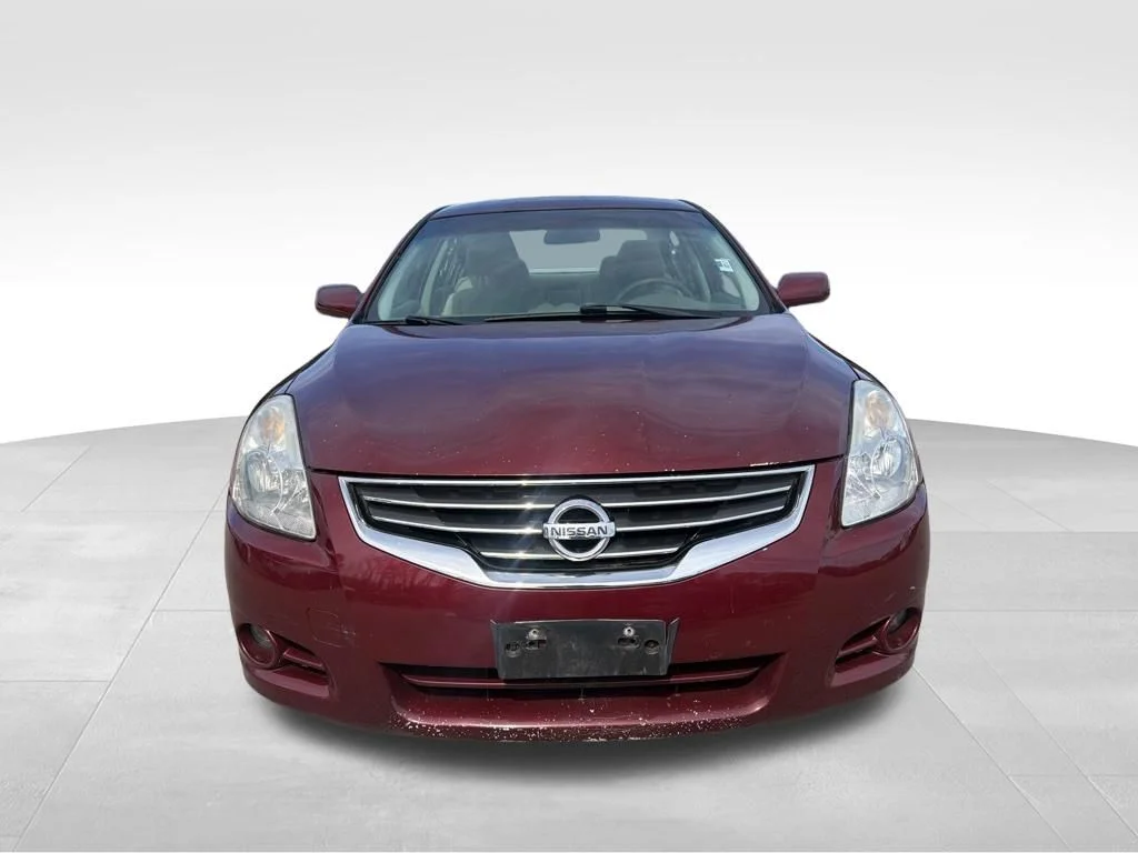 Used 2011 Red Nissan 2.5 S image 9