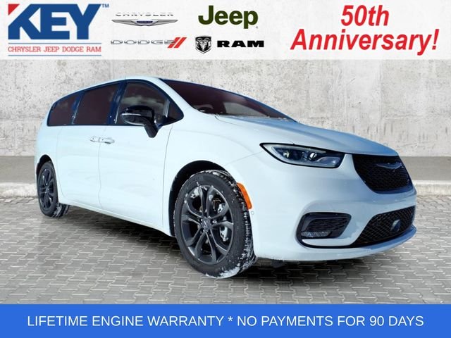2026 Chrysler Pacifica Select's photo