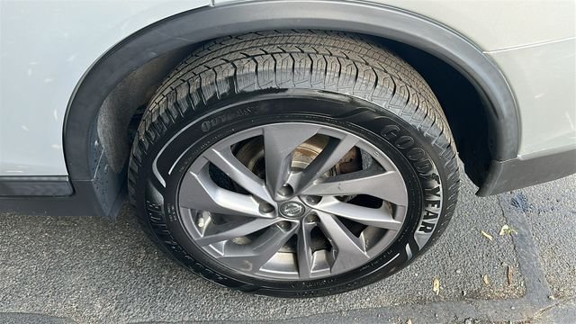 Used 2016 Silver Nissan SL image 30