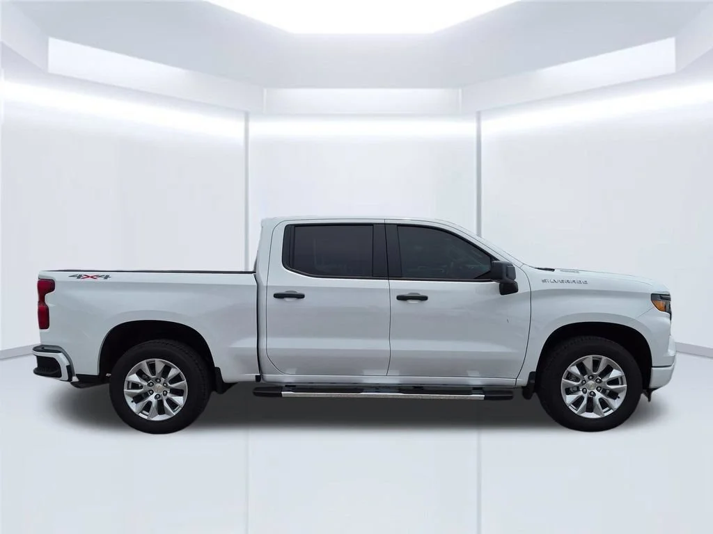 New 2026 Summit White Chevrolet Custom image 7