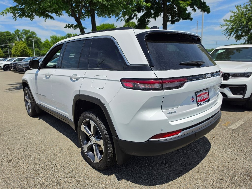 New 2026 Bright White Clear-Coat Exterior Paint Jeep Limited image 10