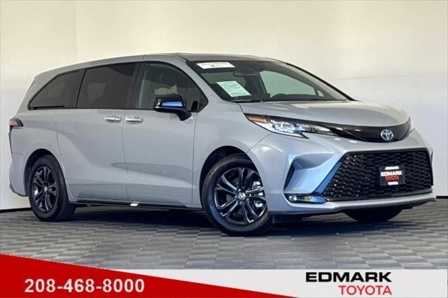 2025 Toyota Sienna XSE 7-Passenger Hybrid AWD's photo