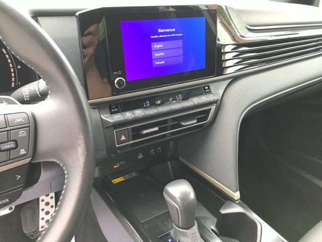 Certified Used 2025 Ice Cap Toyota SE image 18