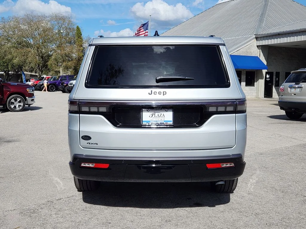 New 2026 Silver-Zynith Exterior Paint Jeep Limited Reserve image 5