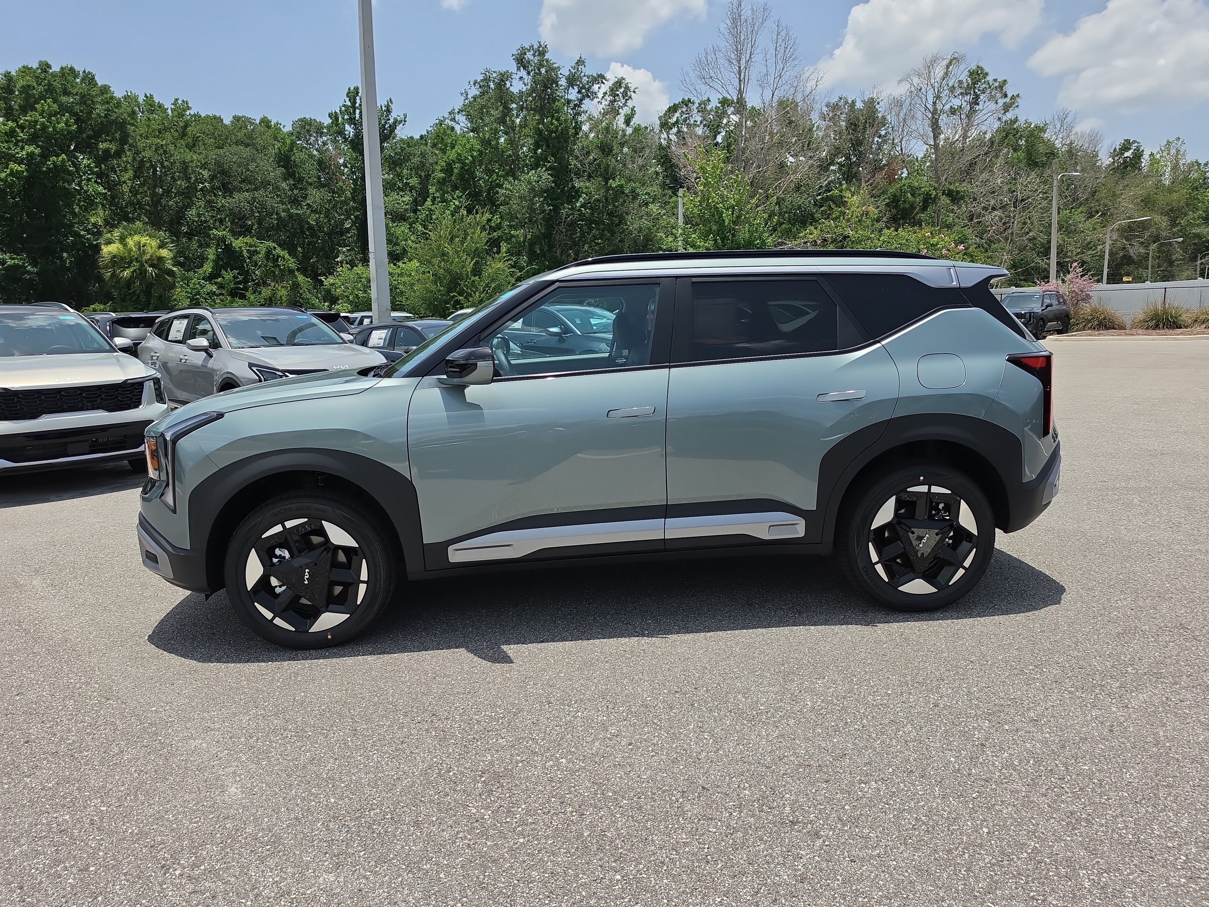 New 2027 Iceberg Green Kia EX image 5