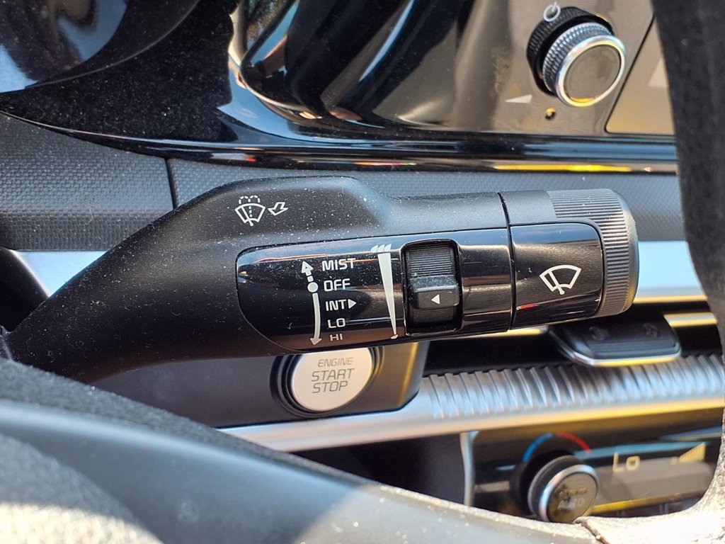 Used 2022 Silver Kia LXS image 18