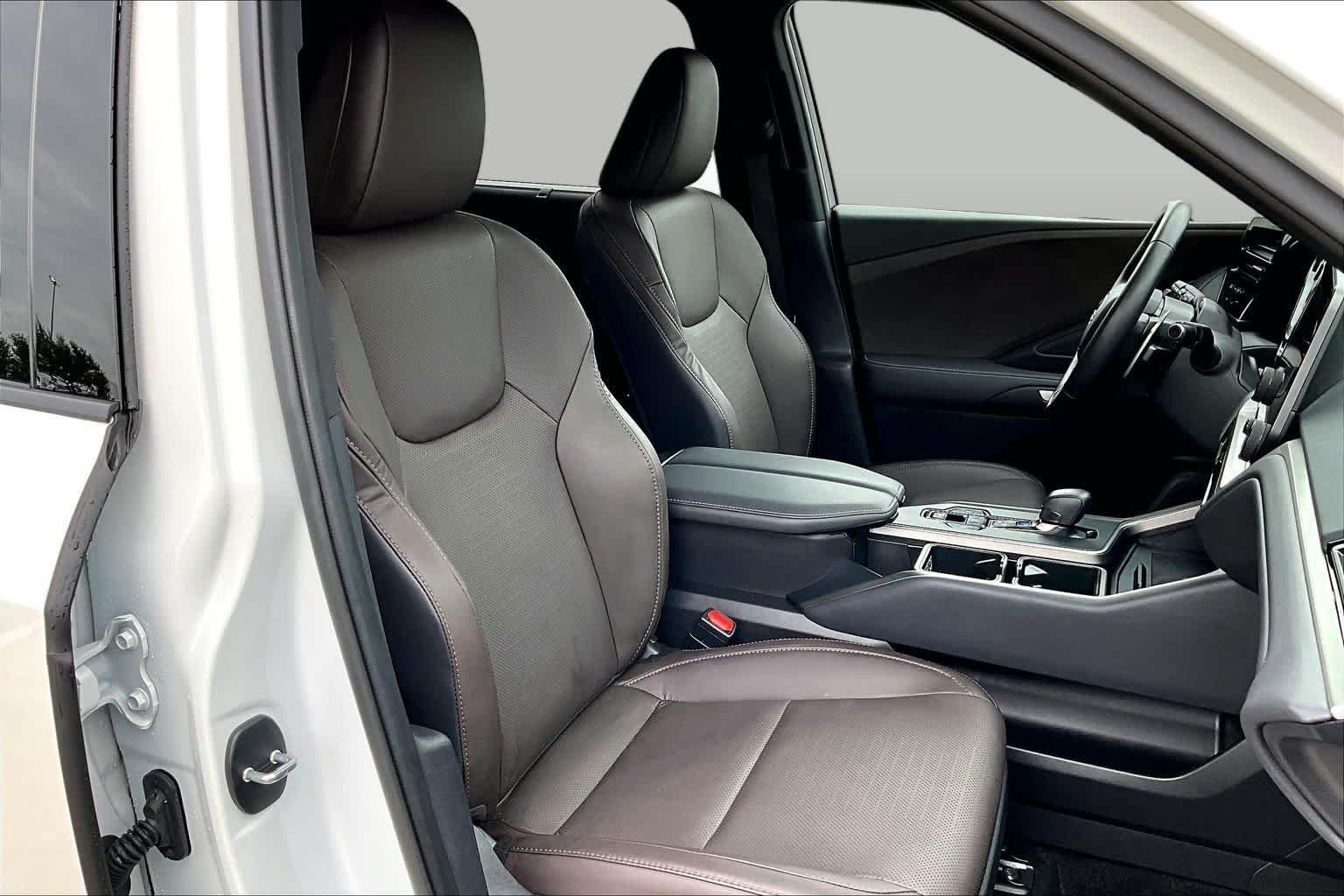 Used 2025 Wind Chill Pearl Lexus Premium image 9