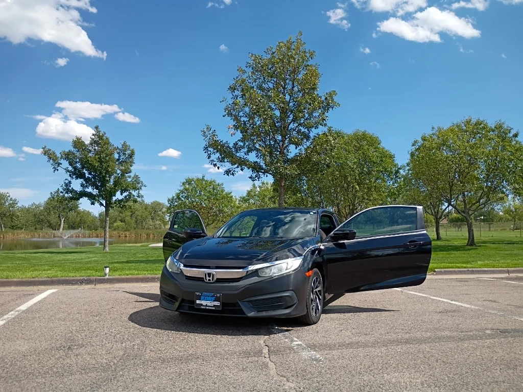 Used 2018 Crystal Black Pearl Honda LX-P image 37