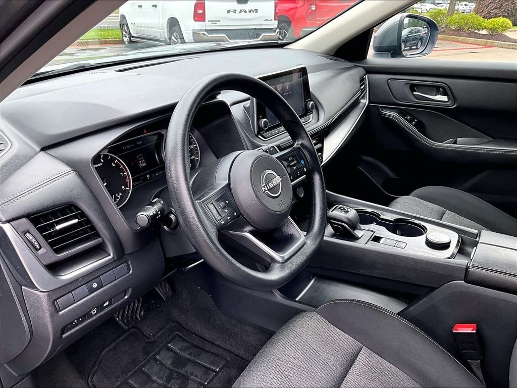 Used 2024 Gray Nissan SV image 8