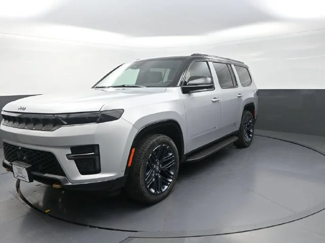 New 2026 Silver-Zynith Exterior Paint Jeep 85th Anniversary Edition image 4