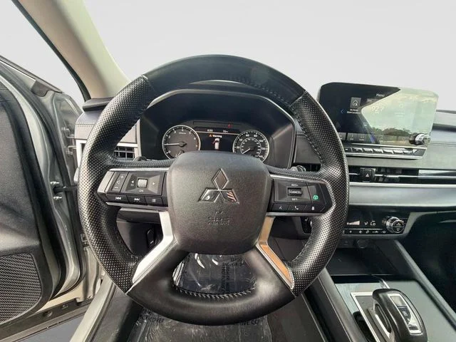 Used 2024 Silver Mitsubishi SE image 30