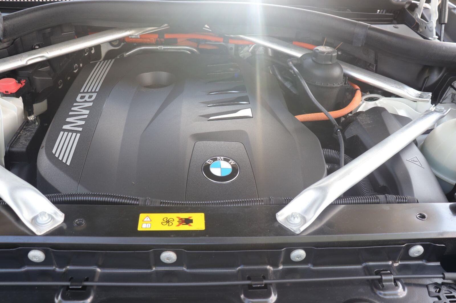Used 2024 Alpine White BMW xDrive50e image 45