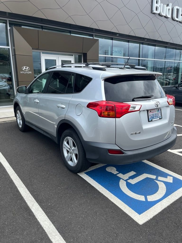 Used 2013 Classic Silver Metallic Toyota XLE image 7