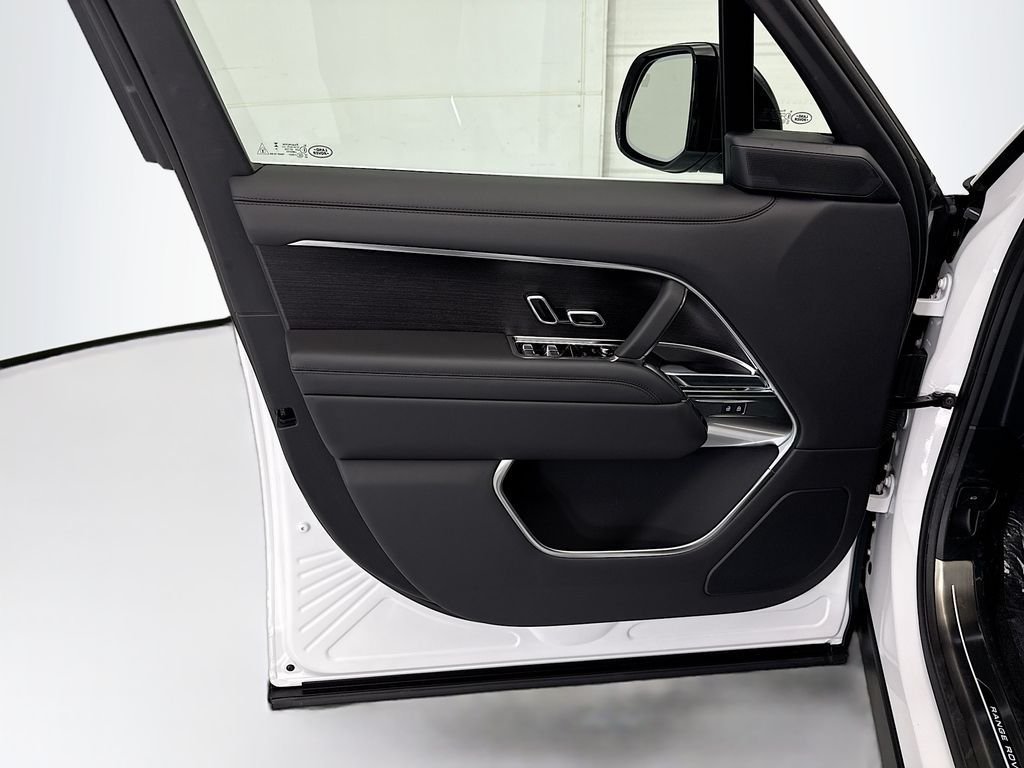 New 2026 Ostuni Pearl White Land Rover SE image 24