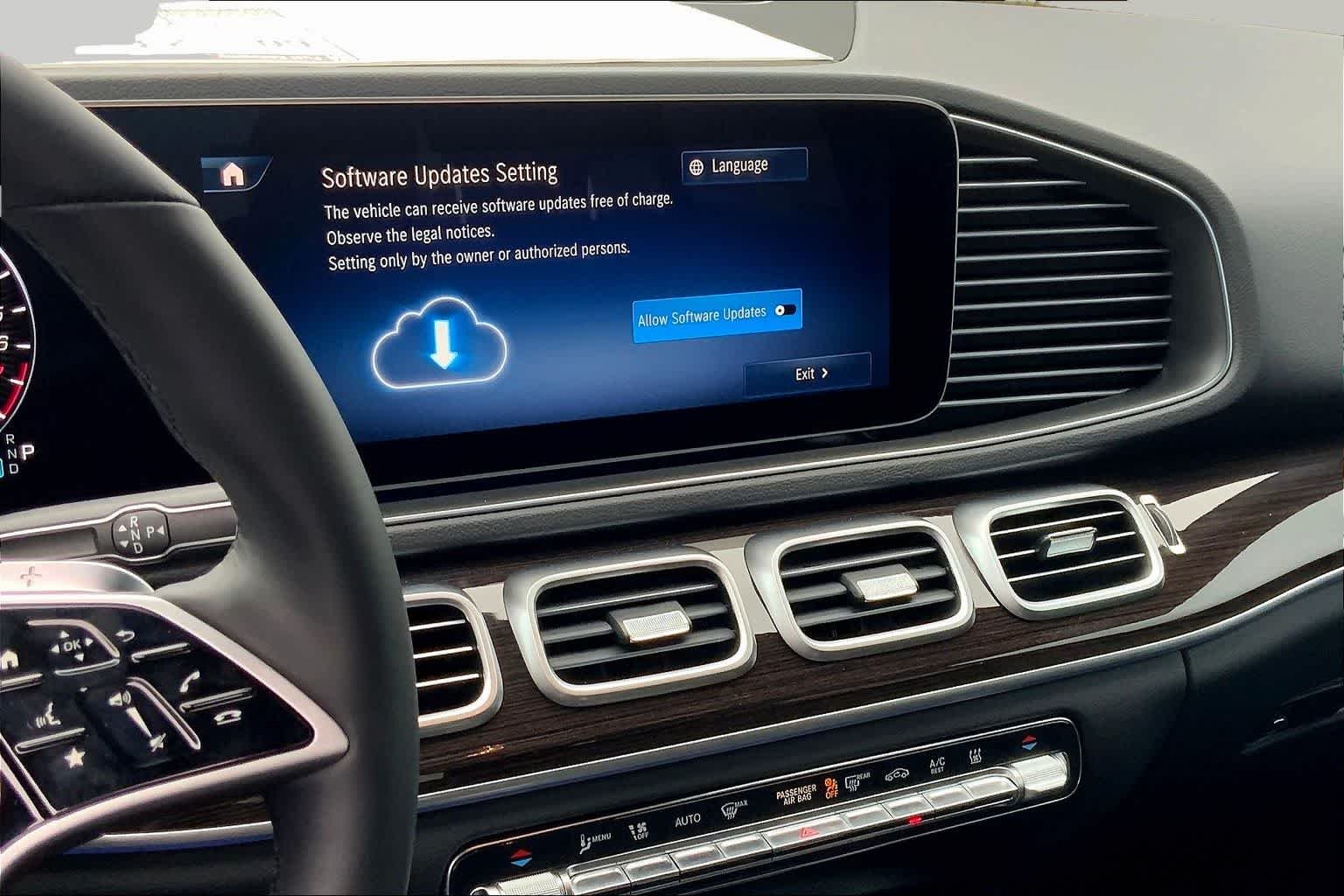 Used 2025 Black Mercedes-Benz GLE 450e image 8