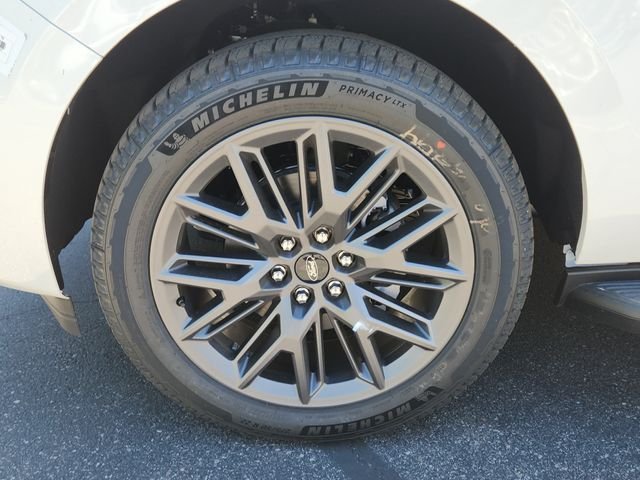New 2026 Star White Metallic Tri-Coat Ford Platinum® image 12