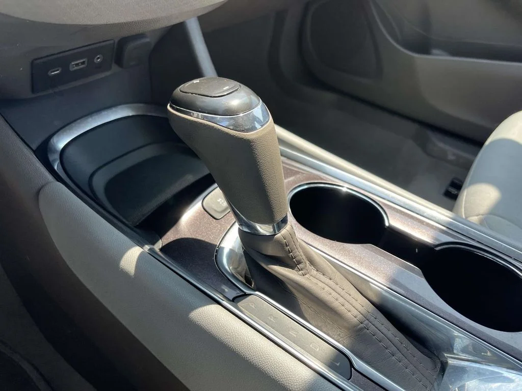 Used 2020 White Chevrolet LS image 27