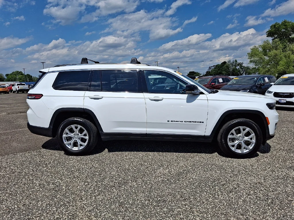 Used 2023 Bright White Clearcoat Jeep Limited image 13