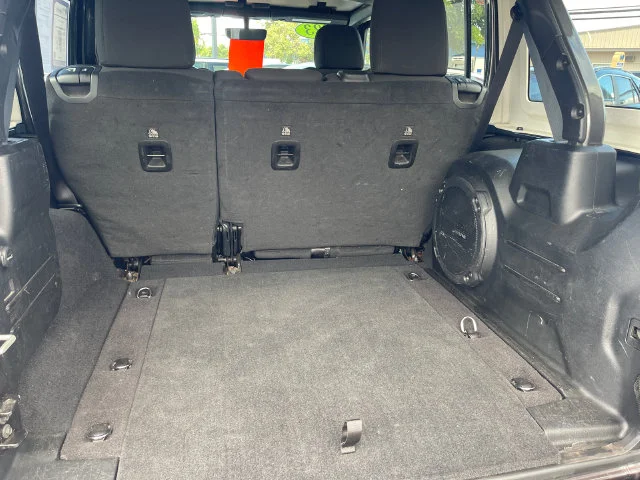 Used 2023 Gray Jeep Rubicon image 11