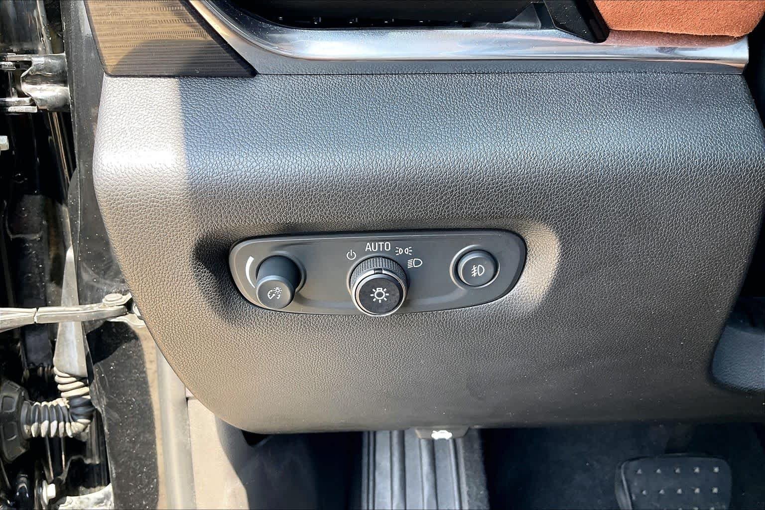 Used 2018 Mosaic Black Metallic Chevrolet High Country image 34