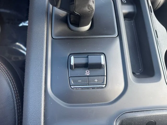 Used 2023  GMC AT4 image 29