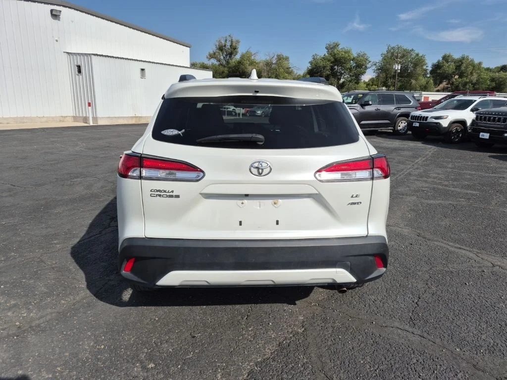 Used 2023 Pearl Toyota LE image 8