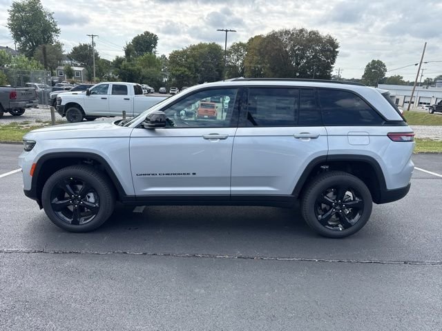 New 2025 Silver Zynith Exterior Paint Jeep Limited image 4