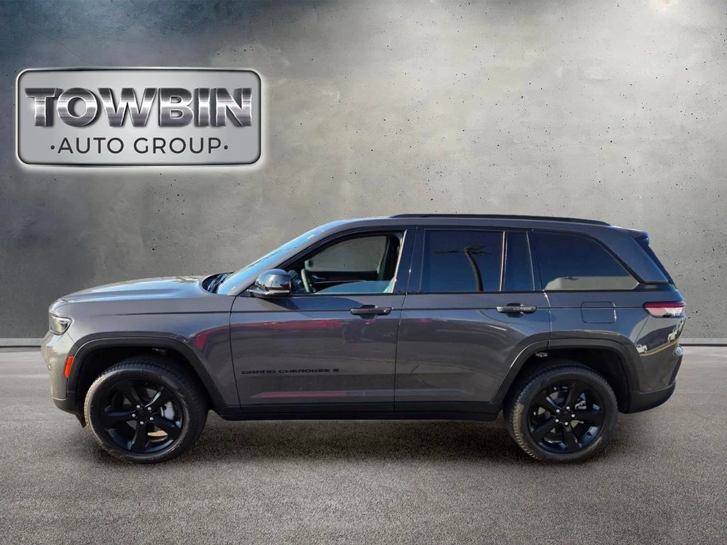 Used 2025 Gray Jeep Limited image 7