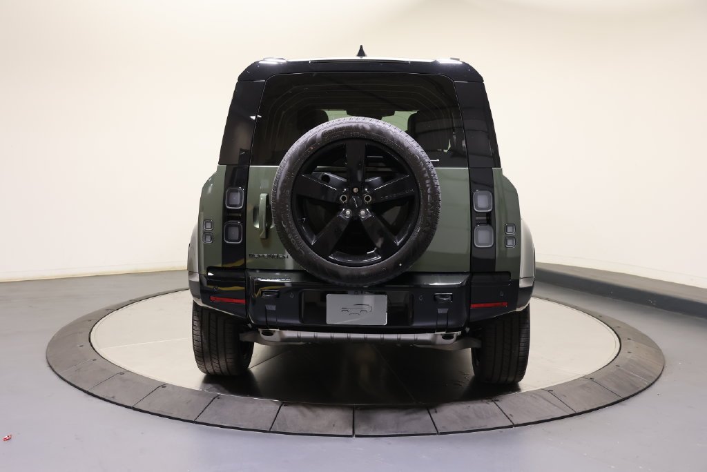 New 2026 Woolstone Green Land Rover X-Dynamic SE image 4