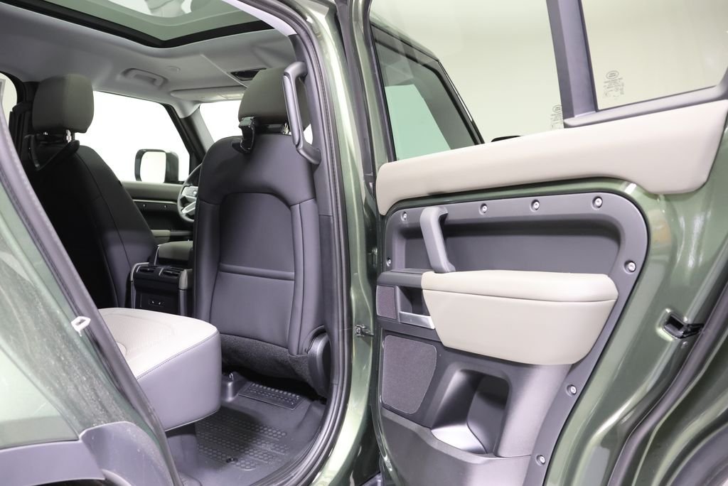 New 2026 Woolstone Green Land Rover S image 42