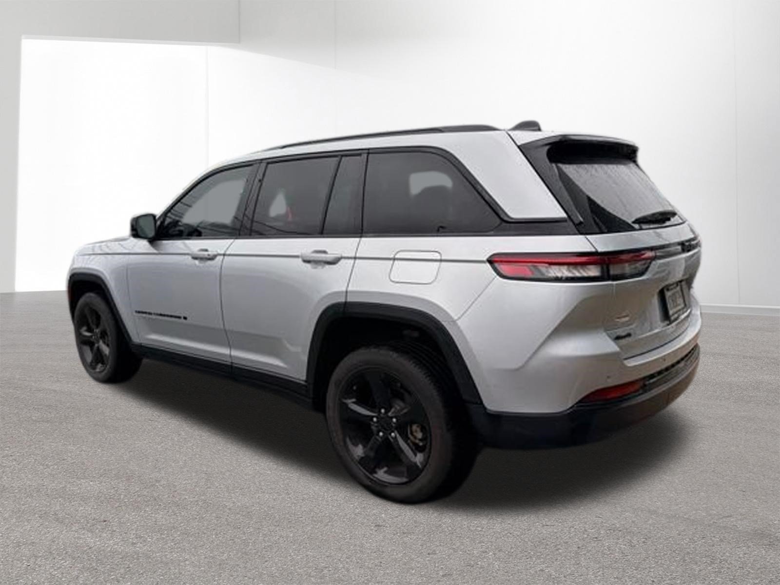 Used 2024 Silver Zynith Jeep Altitude X image 4