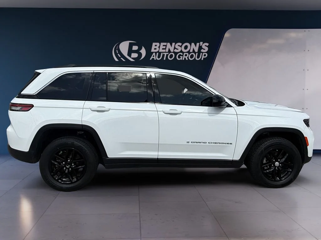 Used 2025 White Jeep Laredo X image 6