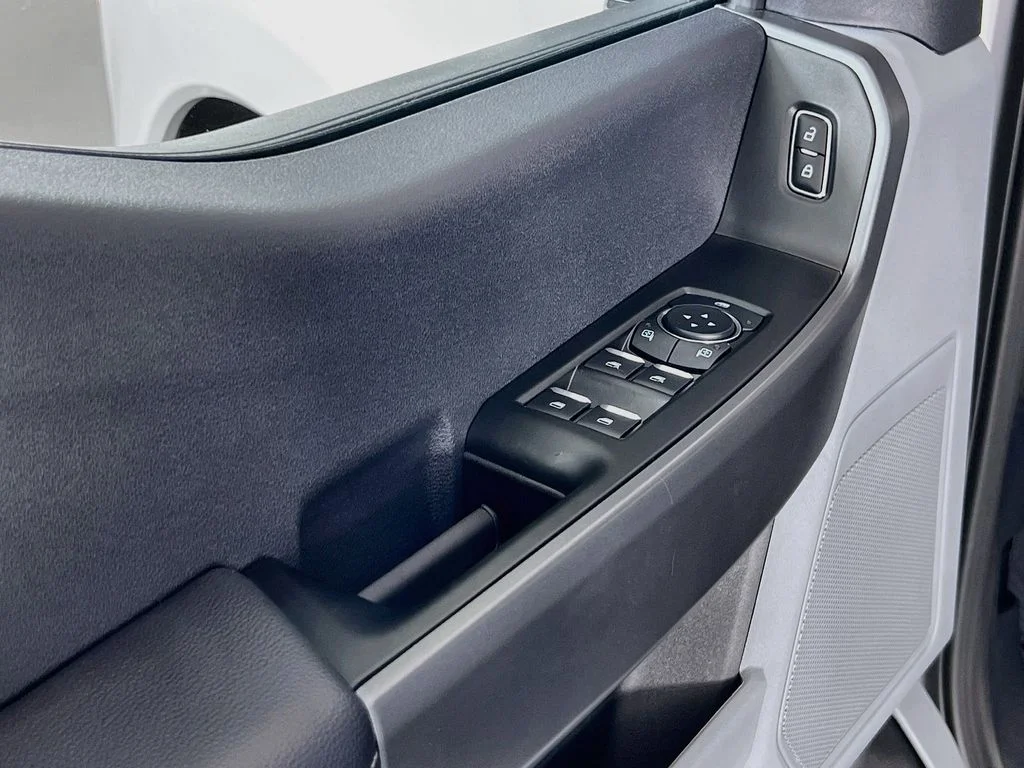 New 2026 Oxford White Ford XLT image 12
