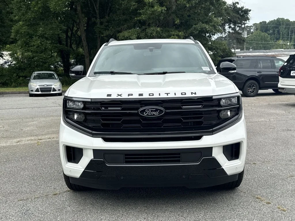 New 2026 White Ford Platinum image 2