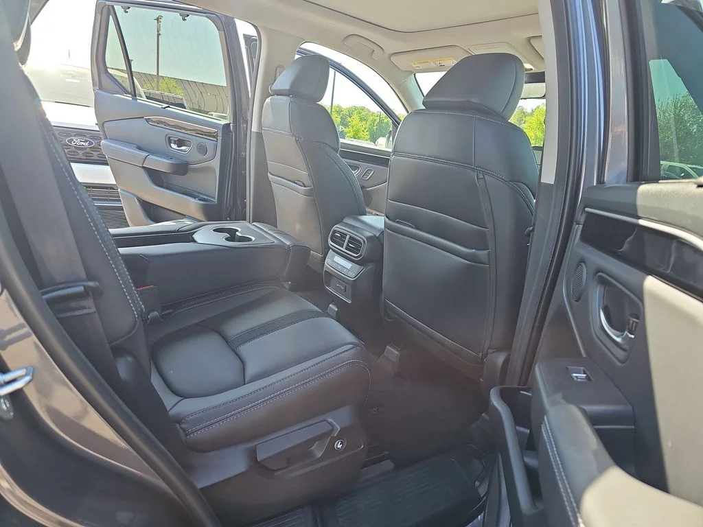 Used 2023  Honda Touring image 11