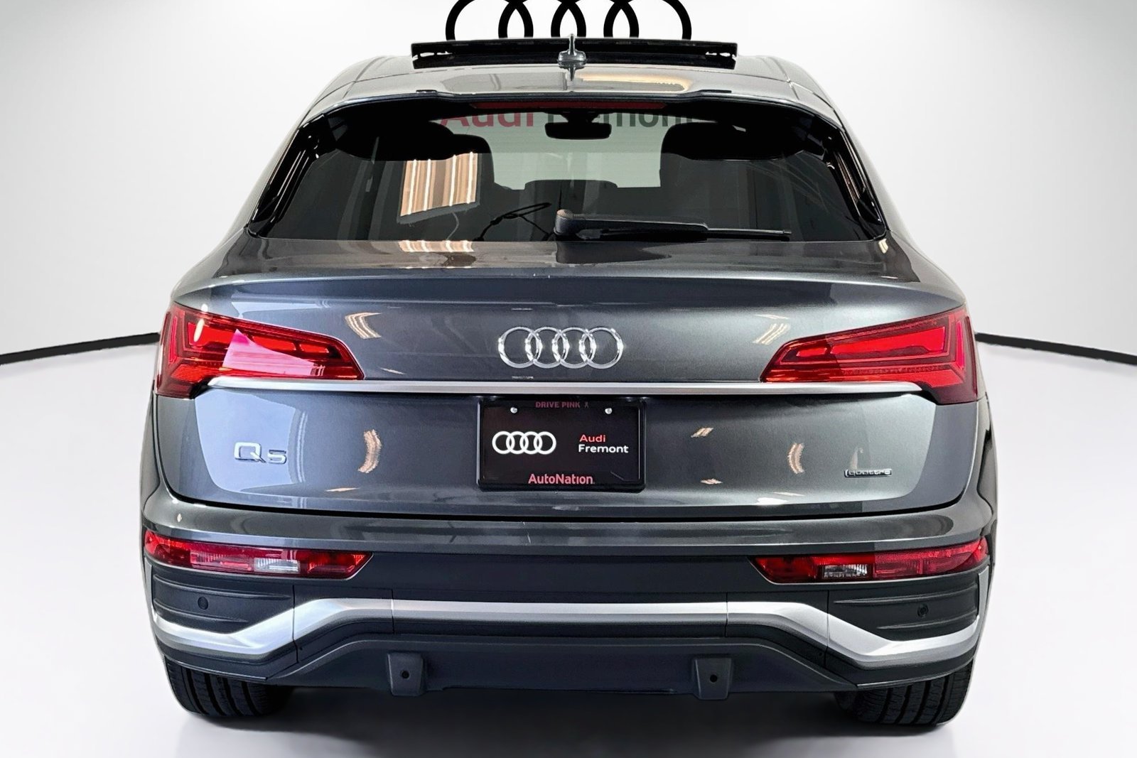 Used 2023 Daytona Gray Pearl Effect Audi S line Premium image 6