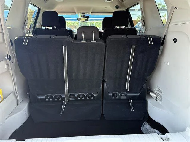 2023 Chrysler Voyager LX - Photo 23