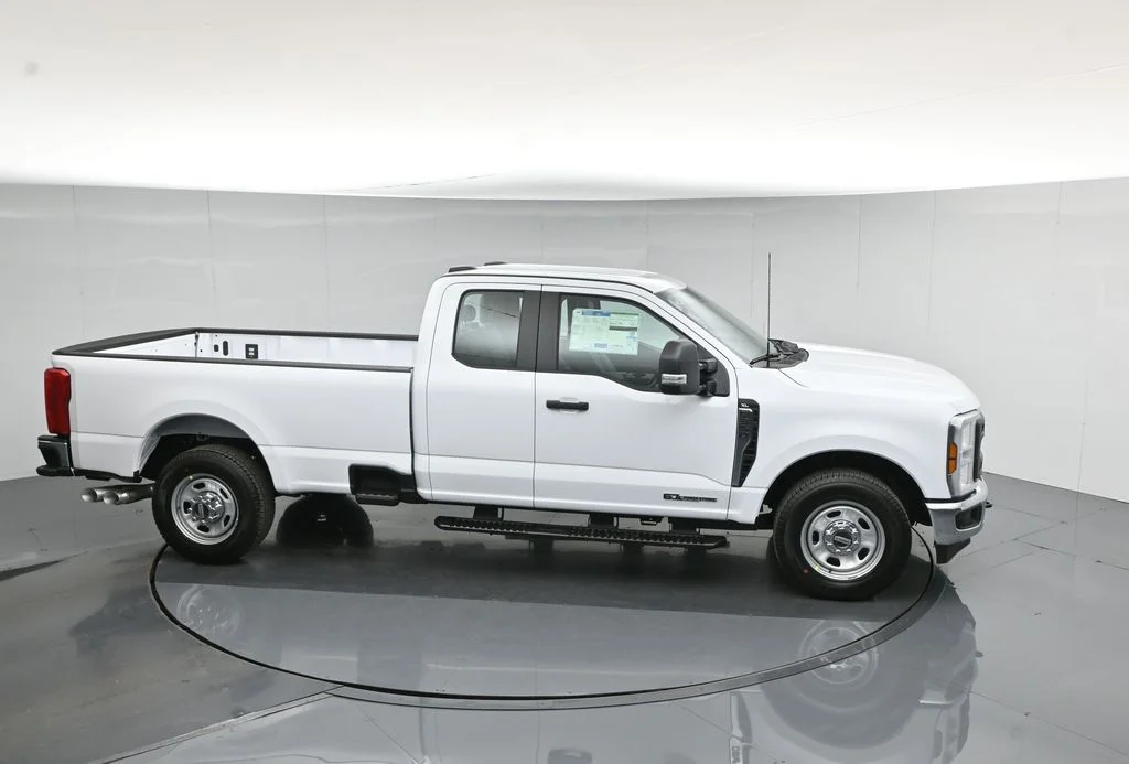 New 2026 Oxford White Ford XL image 51