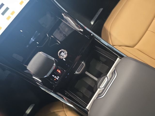 New 2026 British Racing Green Land Rover Dynamic SE image 18