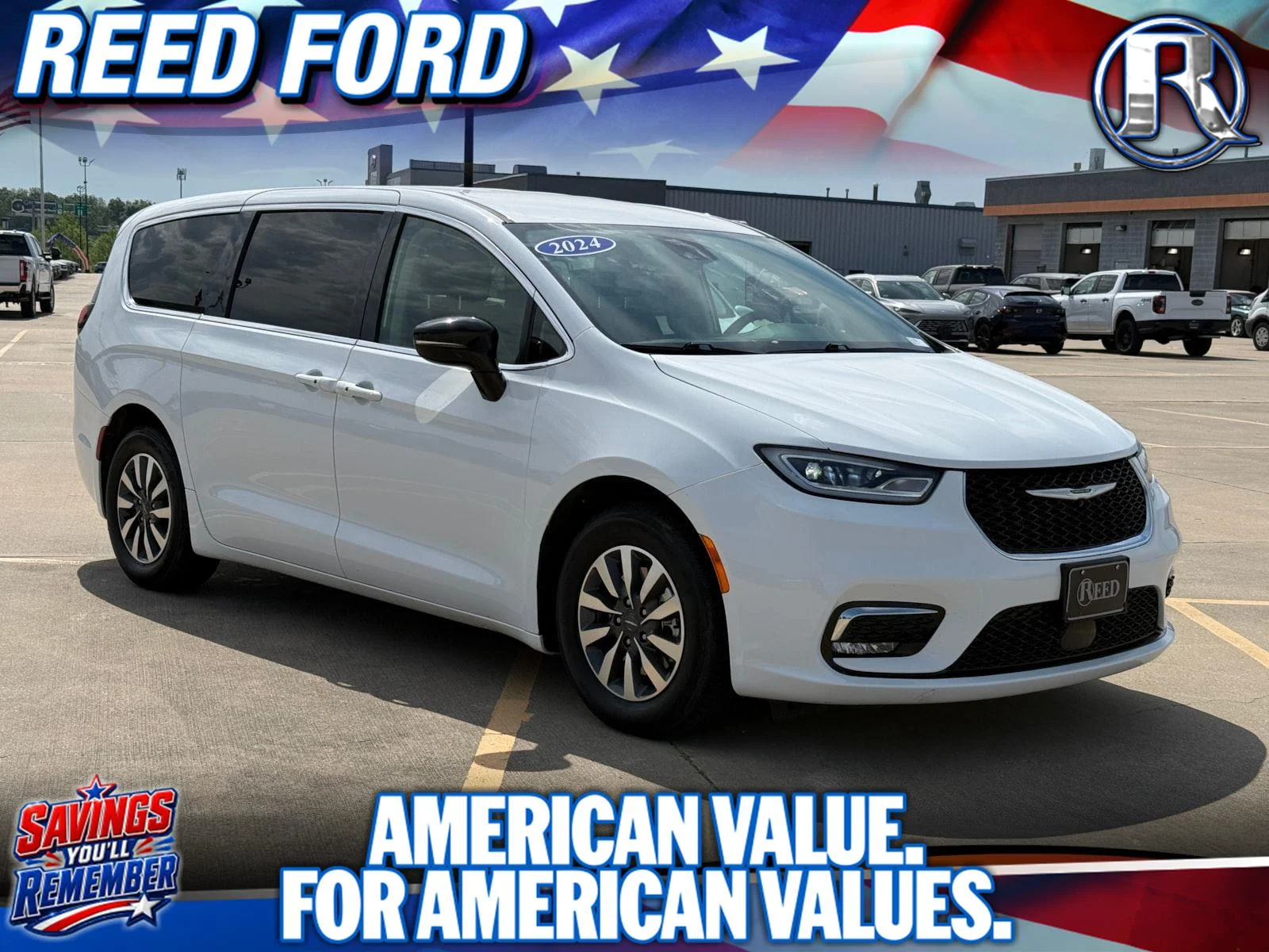 2024 Chrysler Pacifica Hybrid Select PHEV's photo
