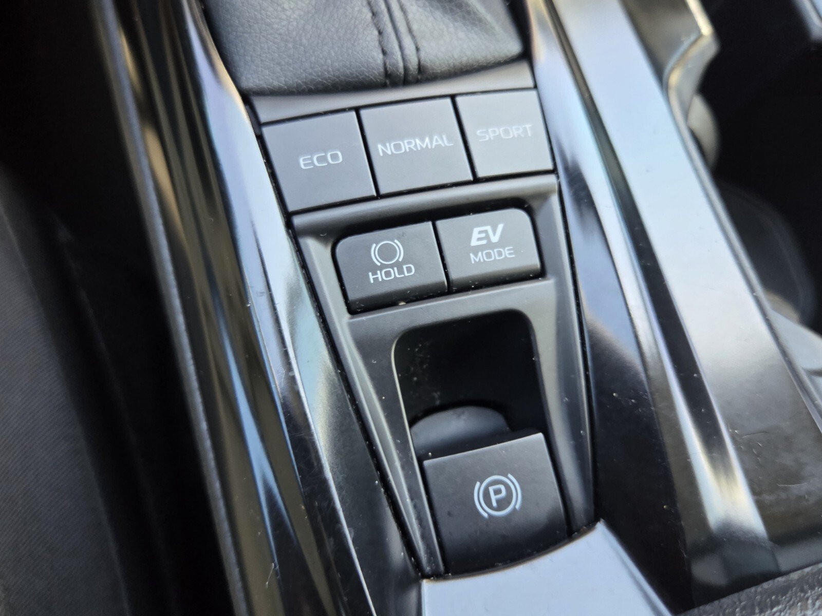 Used 2025 Underground Toyota LE image 14