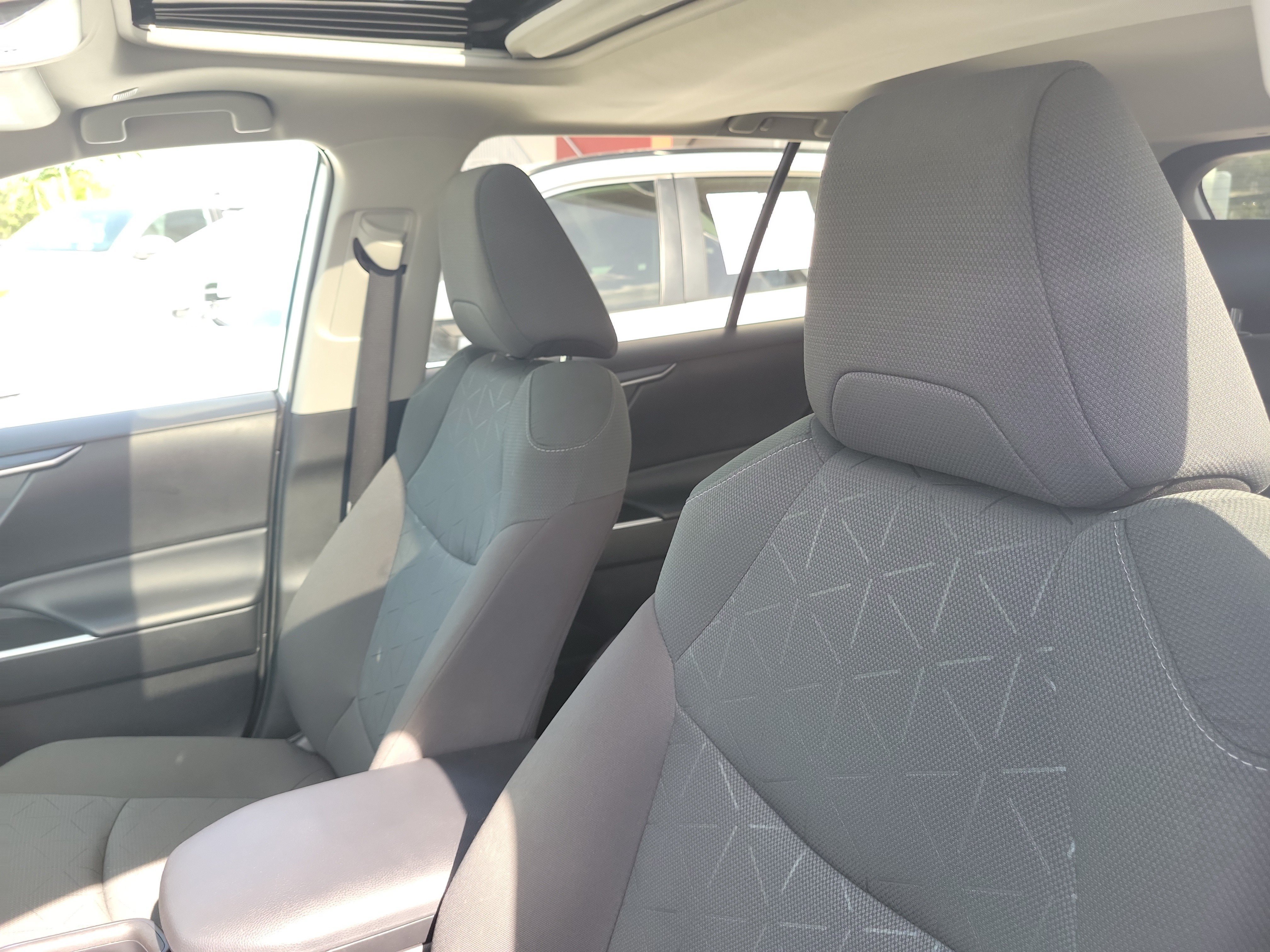 Used 2024 Ice Toyota Hybrid XLE image 21