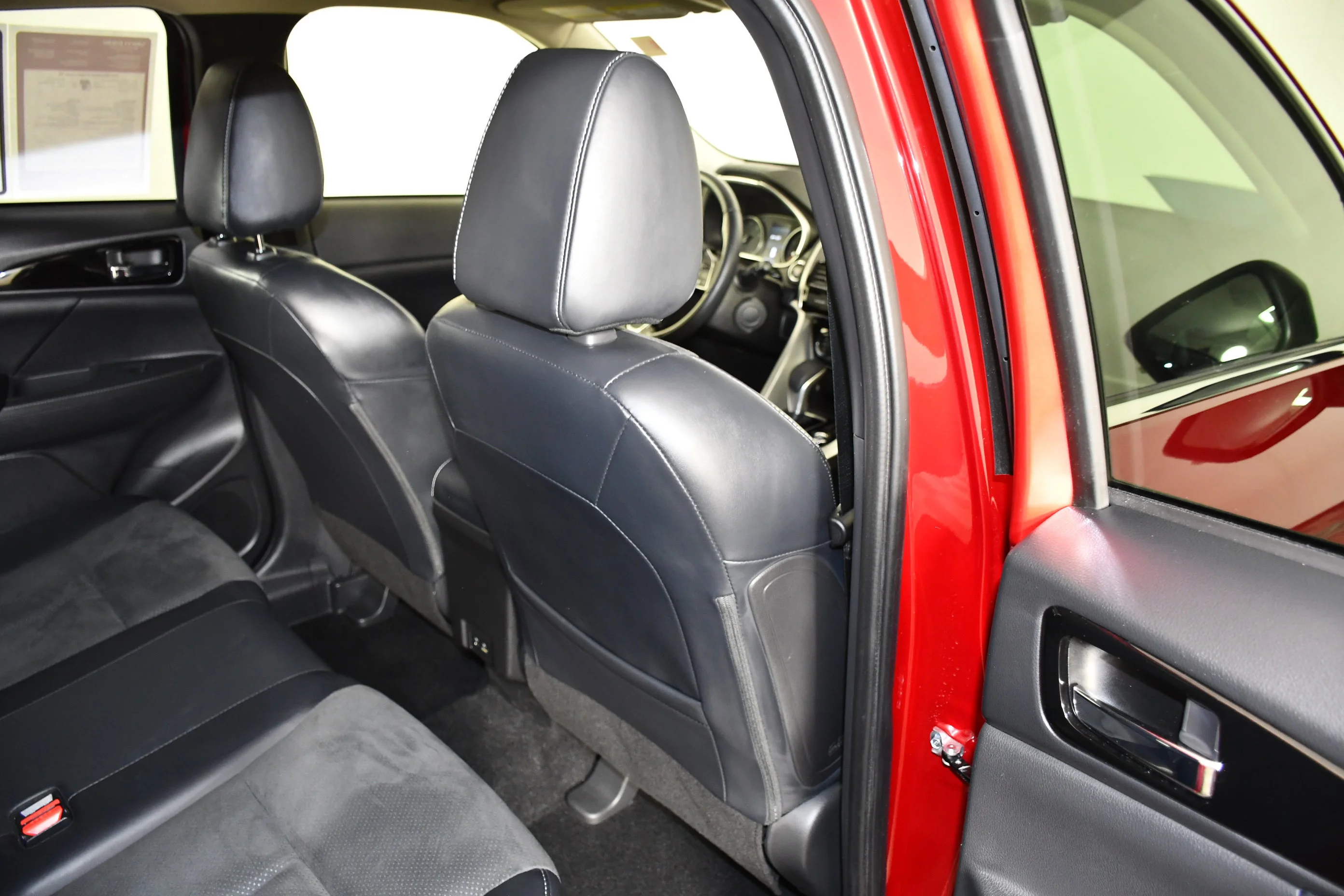 Certified Used 2024 Red Diamond Mitsubishi SE image 43